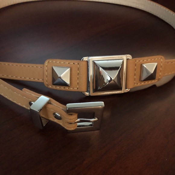 🌷🌷BCBG MaxAzria Belt - Picture 2 of 8